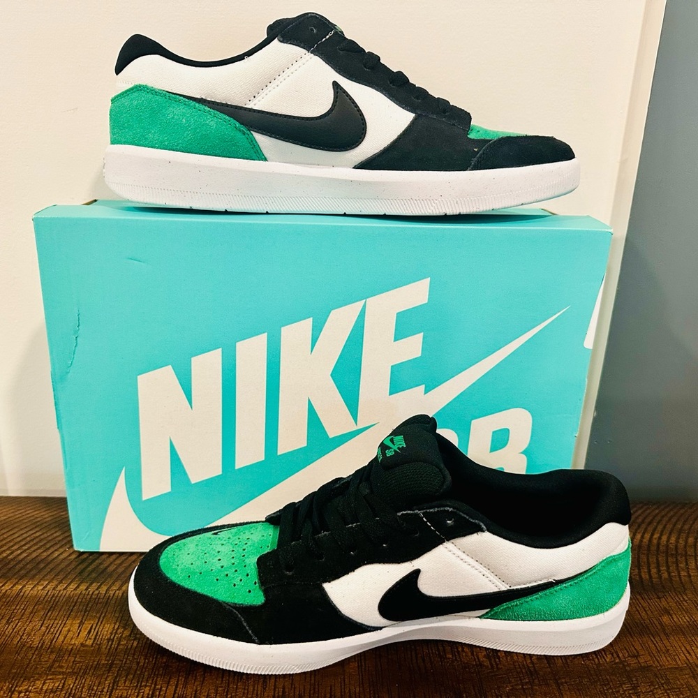 Nike SN Force 58. White/ Black and Stadium Green Low-Top Sneakers